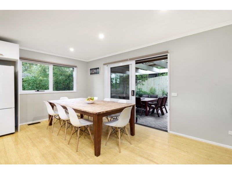 15 Renshaw Drive, Eltham VIC 3095