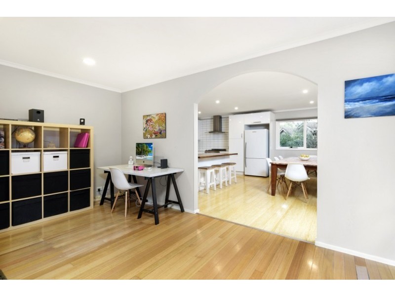 15 Renshaw Drive, Eltham VIC 3095