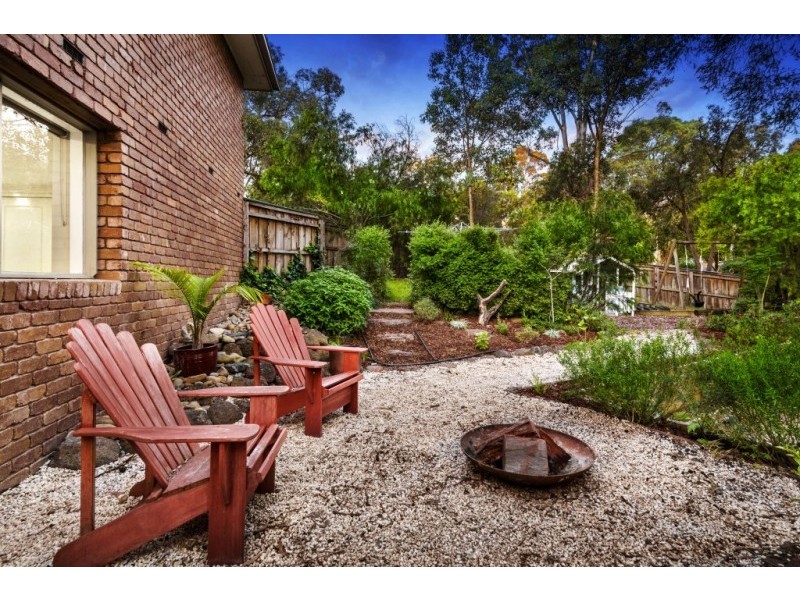 15 Renshaw Drive, Eltham VIC 3095