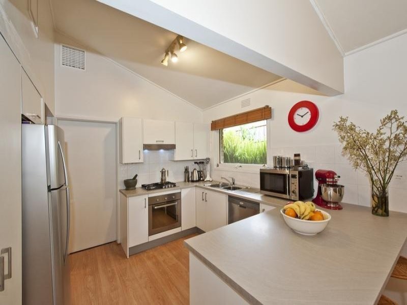 17 Aminya Crescent, Yallambie VIC 3085