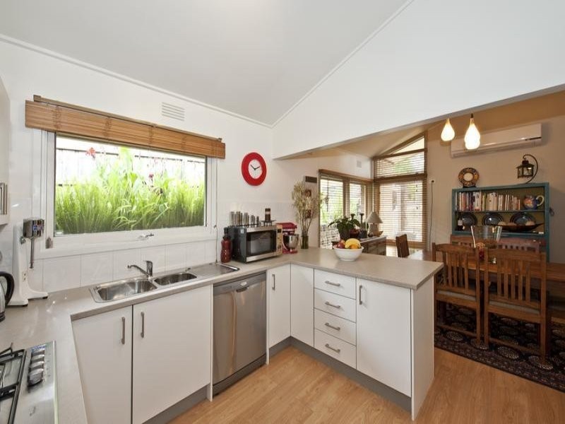 17 Aminya Crescent, Yallambie VIC 3085