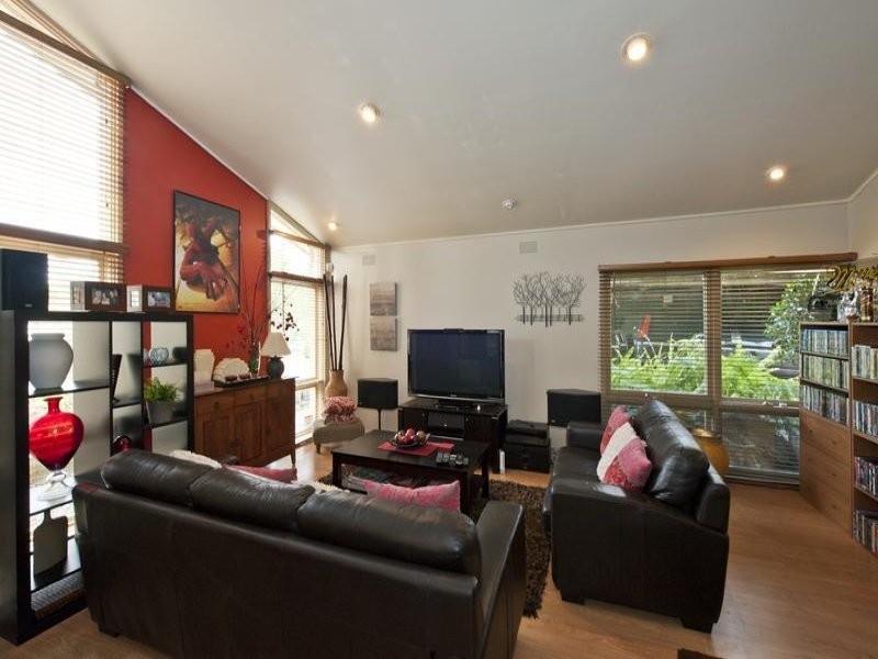 17 Aminya Crescent, Yallambie VIC 3085