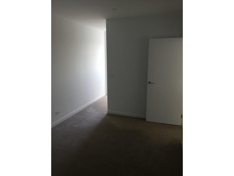 214/5 Sovereign Point Court, Doncaster VIC 3108