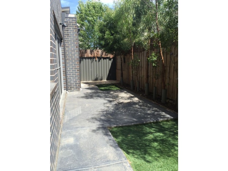 2/30 Porter Road, Heidelberg Heights VIC 3081