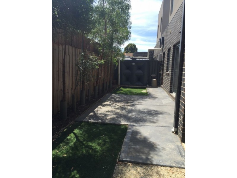 2/30 Porter Road, Heidelberg Heights VIC 3081