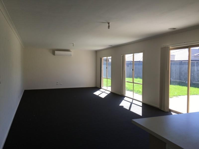 6 Tooradin Crescent, Doreen VIC 3754