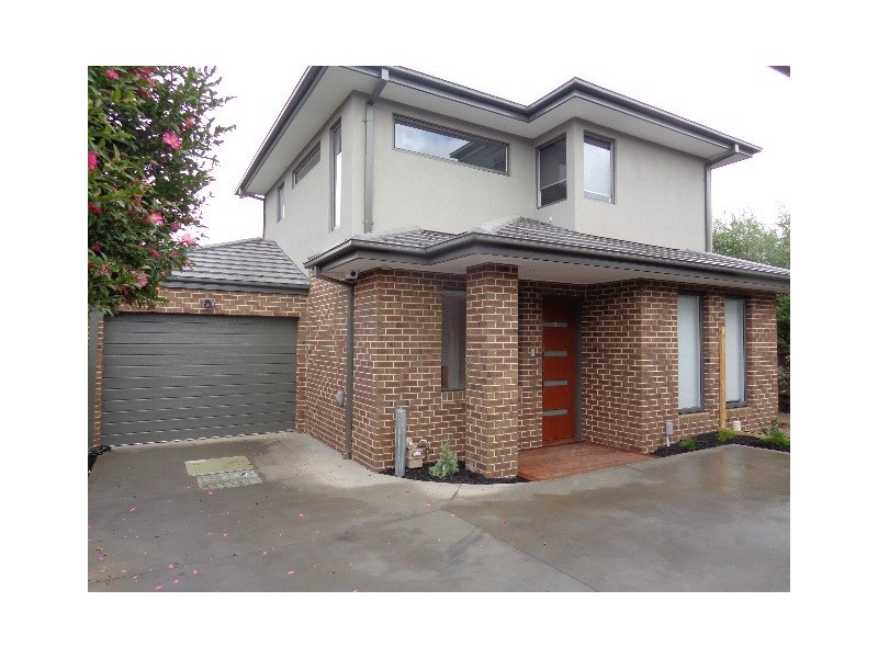 2/30 Curtis Avenue, Watsonia VIC 3087