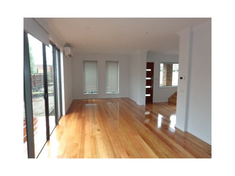 2/30 Curtis Avenue, Watsonia VIC 3087