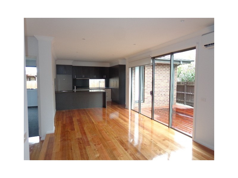 2/30 Curtis Avenue, Watsonia VIC 3087