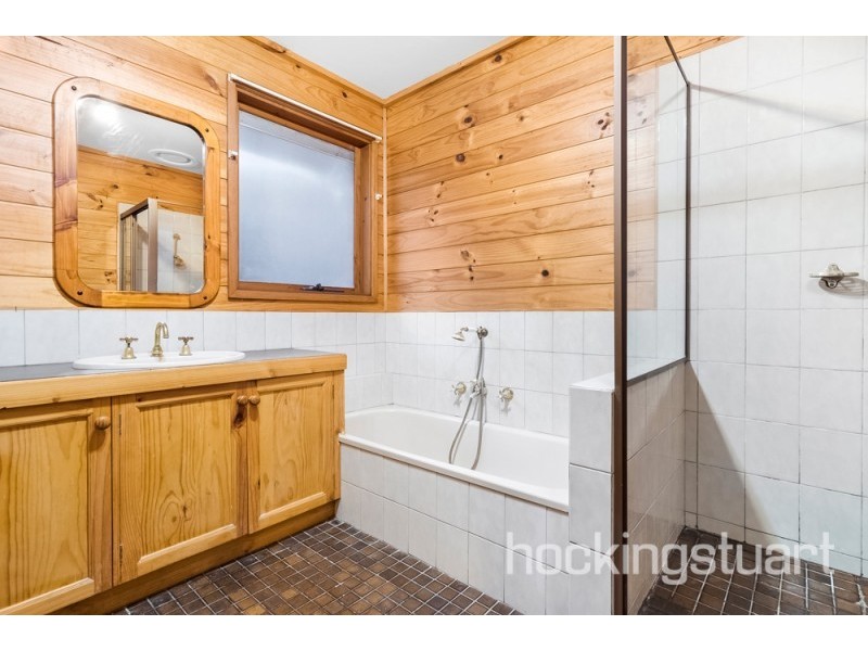 16 Monclaire Court, Eltham VIC 3095