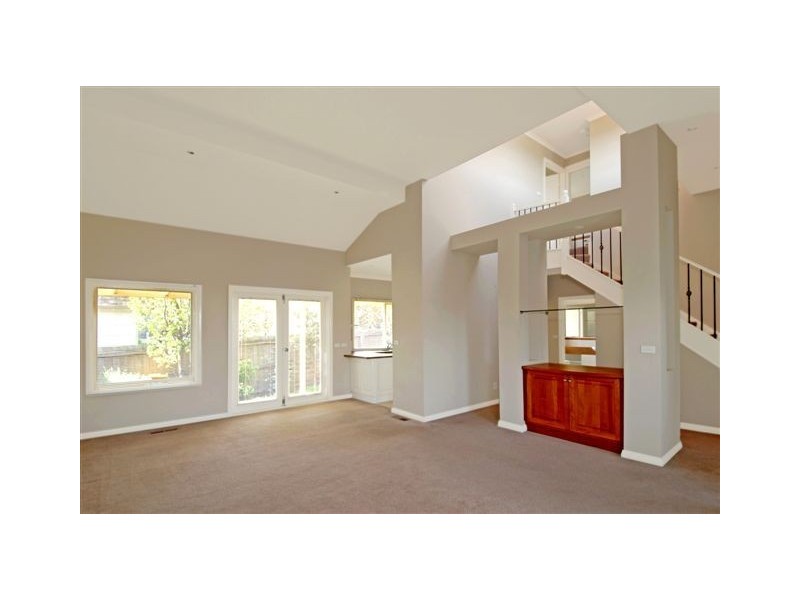 2/18 Linden Avenue, Heidelberg Heights VIC 3081