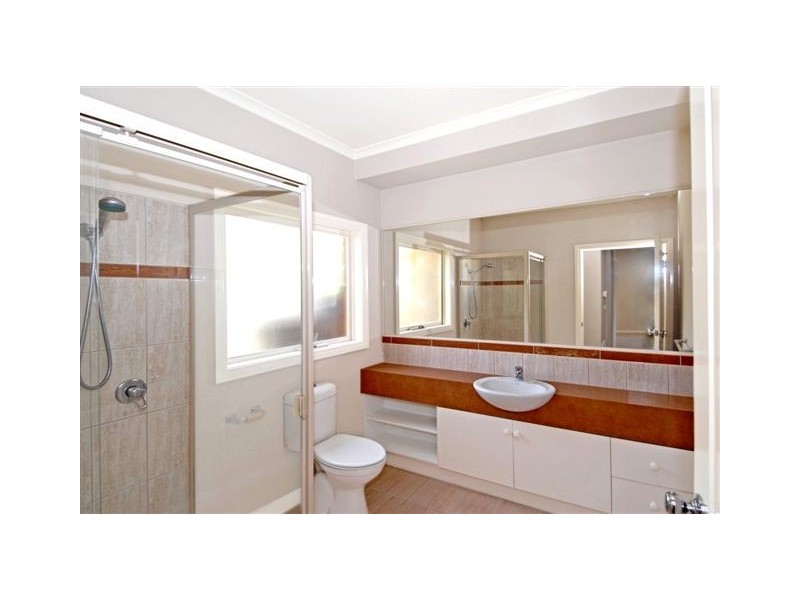 2/18 Linden Avenue, Heidelberg Heights VIC 3081