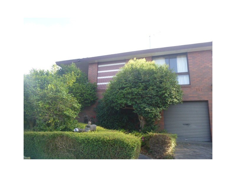 2 Carbora Dale, Greensborough VIC 3088