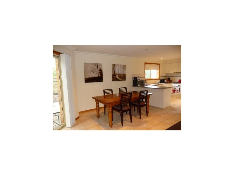 2/107 Sackville Street, Montmorency VIC 3094