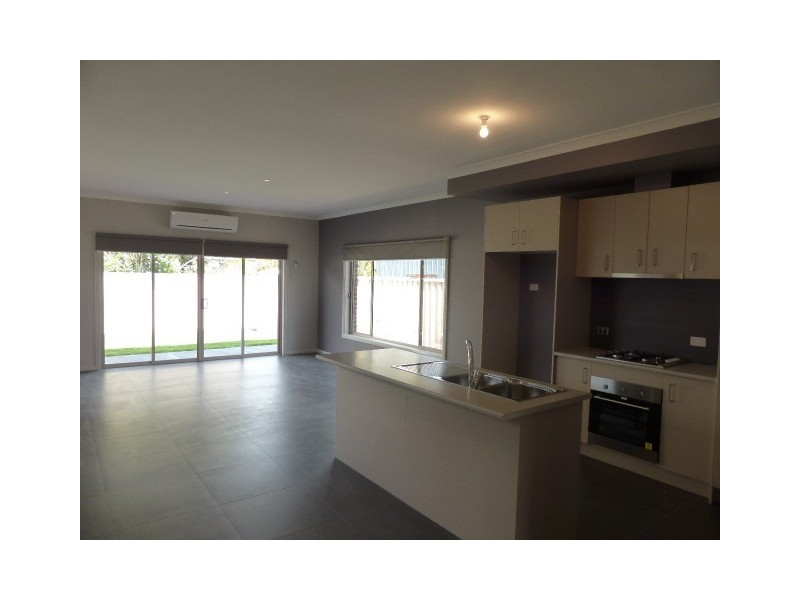 4A Narvik Crescent, Heidelberg West VIC 3081
