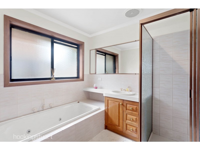 34 Sherlowe Crescent, Viewbank VIC 3084