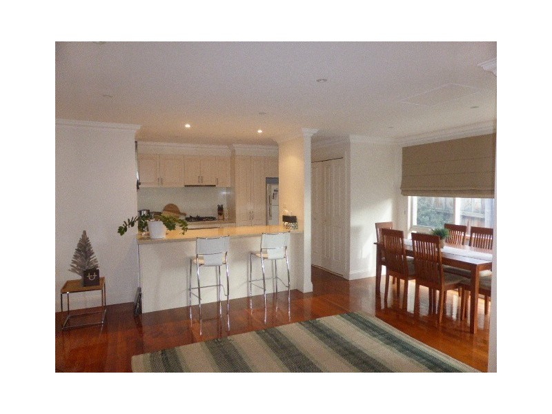 3/15 Luck Street, Eltham VIC 3095