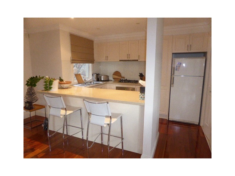 3/15 Luck Street, Eltham VIC 3095