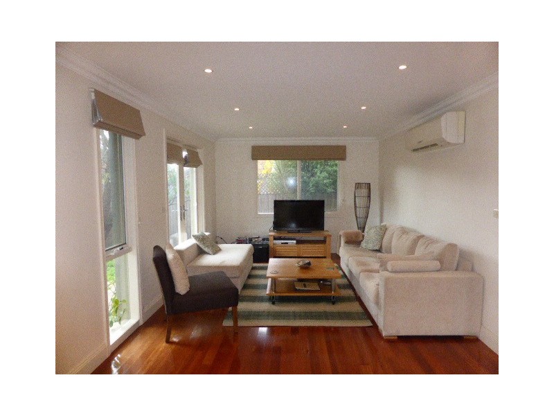 3/15 Luck Street, Eltham VIC 3095