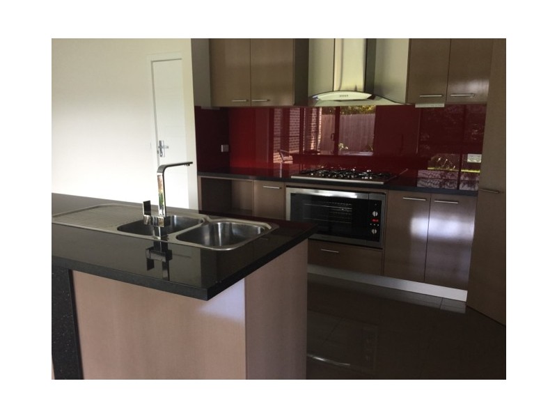 2/11 Wallace Avenue, Oakleigh South VIC 3167