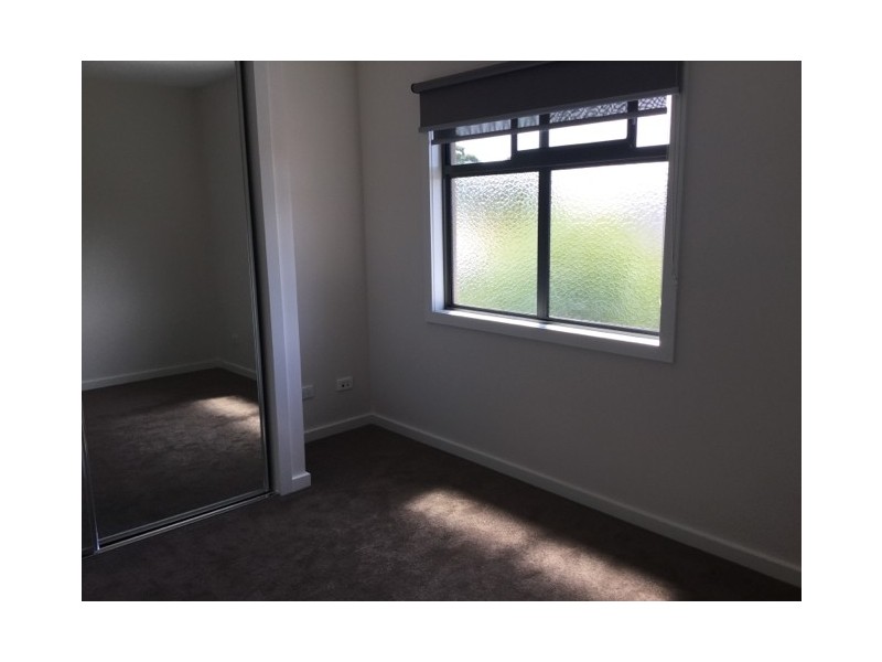 2/11 Wallace Avenue, Oakleigh South VIC 3167