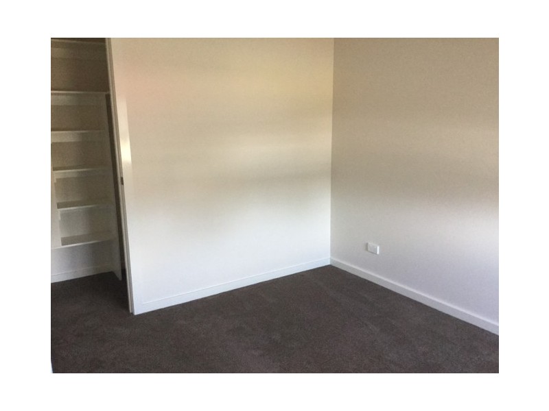 2/11 Wallace Avenue, Oakleigh South VIC 3167