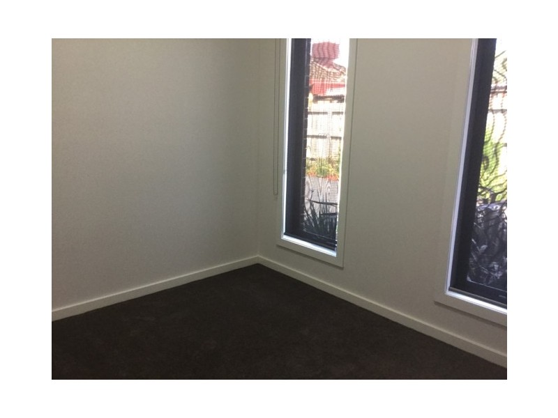 2/11 Wallace Avenue, Oakleigh South VIC 3167