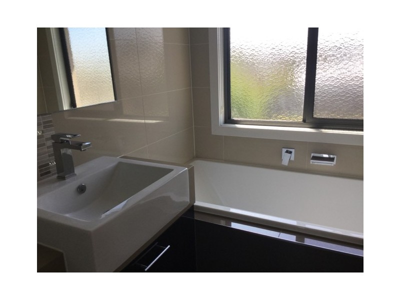 2/11 Wallace Avenue, Oakleigh South VIC 3167