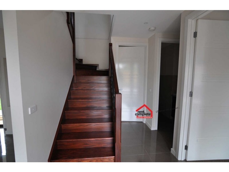 2/11 Wallace Avenue, Oakleigh South VIC 3167