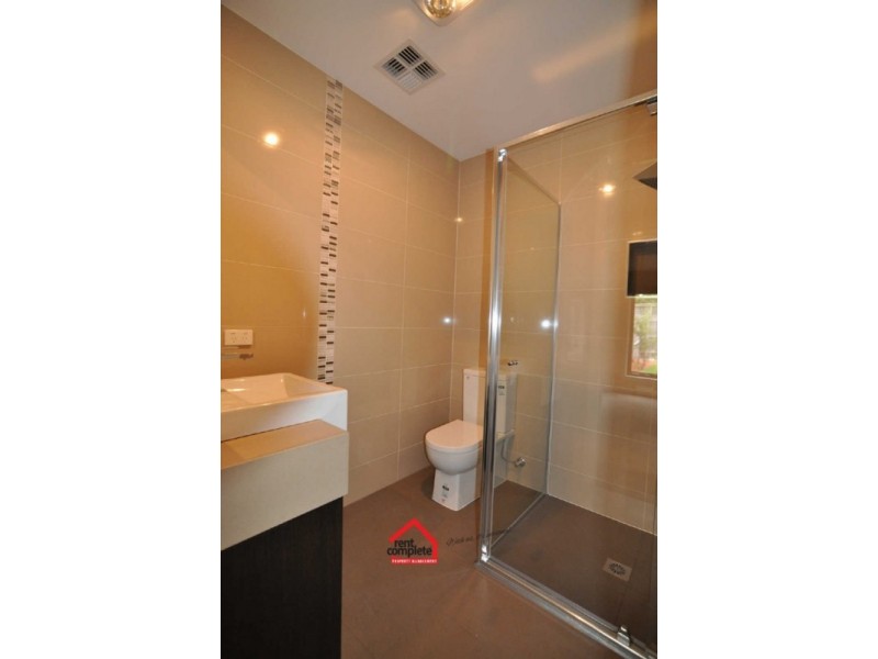 2/11 Wallace Avenue, Oakleigh South VIC 3167