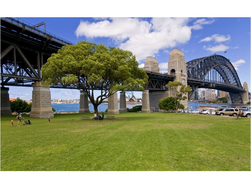 East Crescent Street, Mcmahons Point NSW 2060