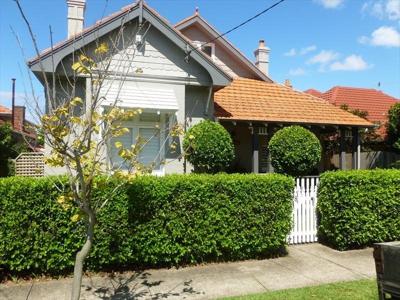 8 Rhodes Avenue, Naremburn NSW 2065