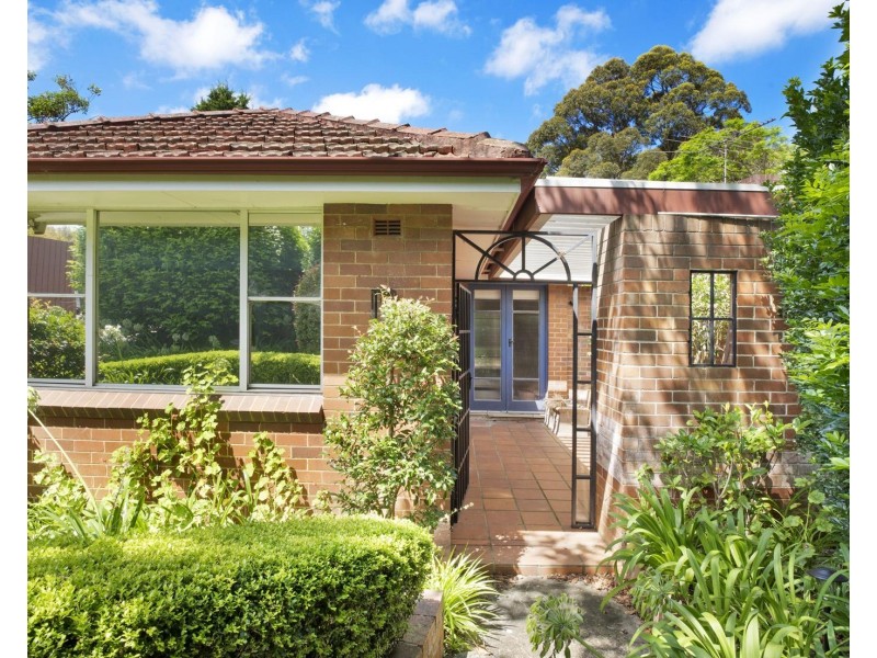 203 Eastern Valley Way, Middle Cove NSW 2068