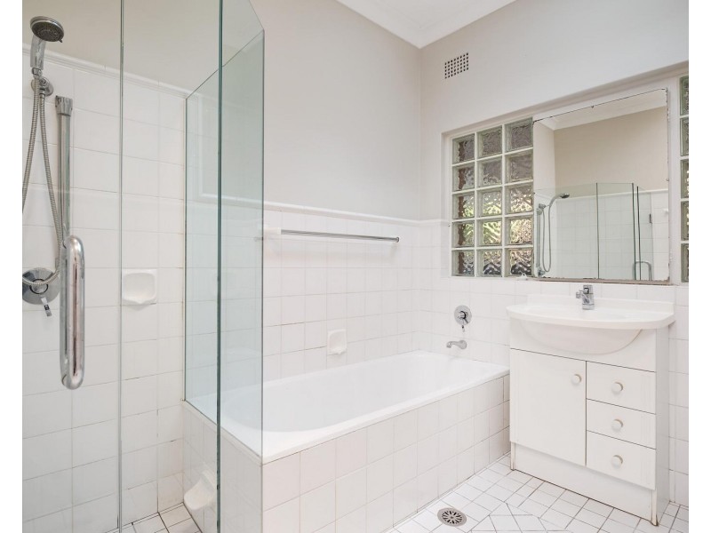 203 Eastern Valley Way, Middle Cove NSW 2068