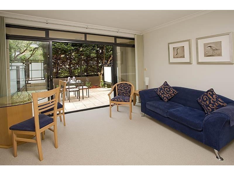 2/240 Ben Boyd Road, Neutral Bay NSW 2089