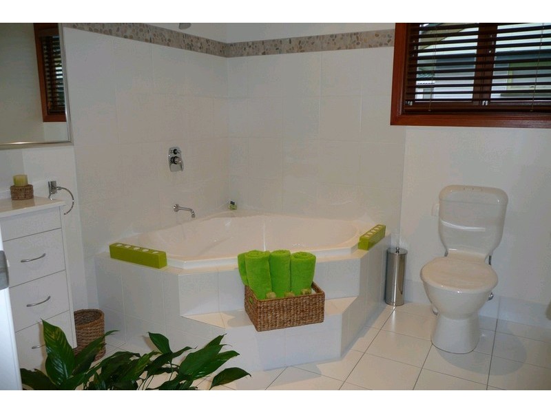 18 Caronga Street, Wavell Heights QLD 4012