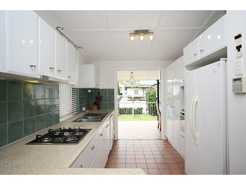 5 Charlton Street, Hamilton QLD 4007