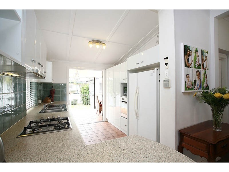 5 Charlton Street, Hamilton QLD 4007