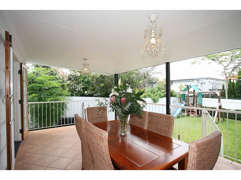 5 Charlton Street, Hamilton QLD 4007