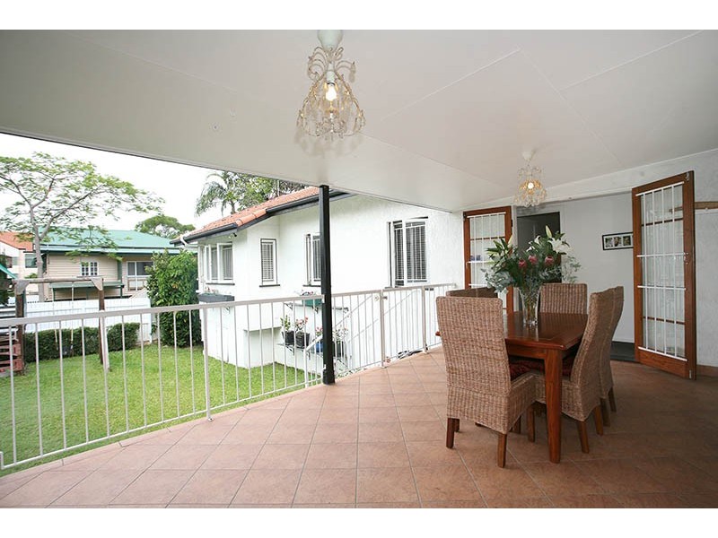 5 Charlton Street, Hamilton QLD 4007