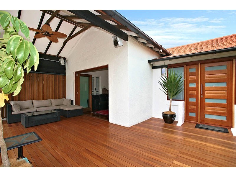 5 Charlton Street, Hamilton QLD 4007