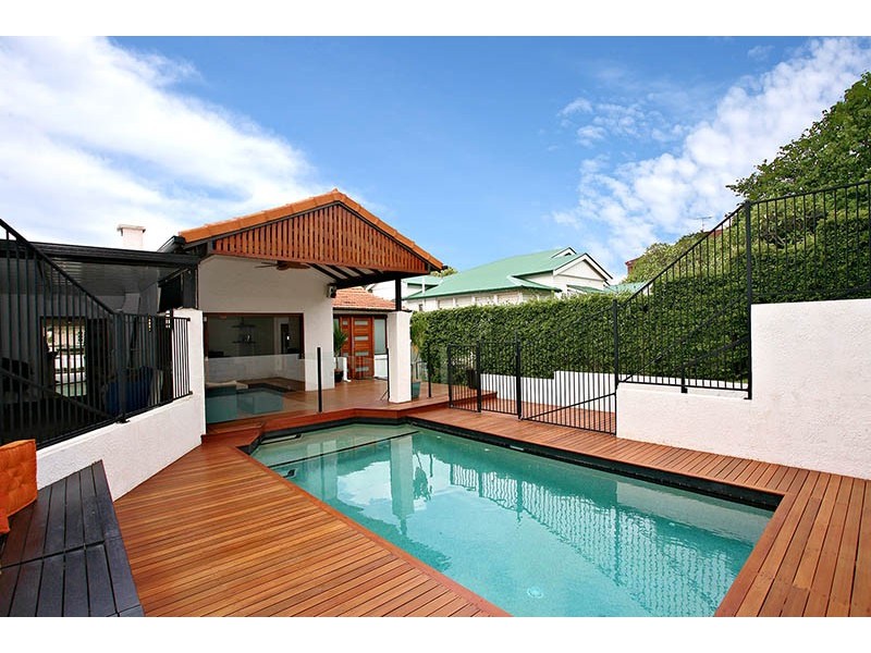 5 Charlton Street, Hamilton QLD 4007