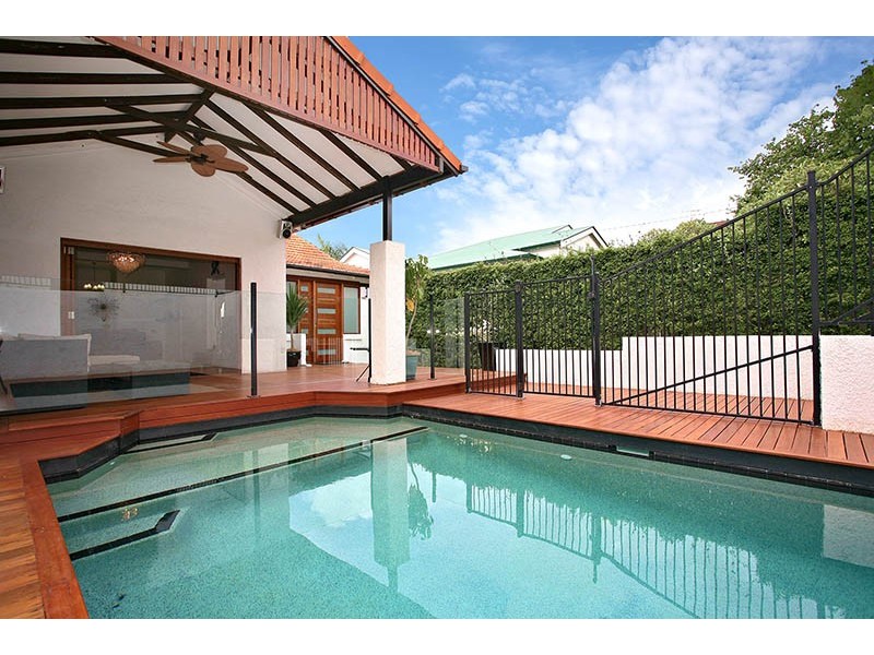 5 Charlton Street, Hamilton QLD 4007