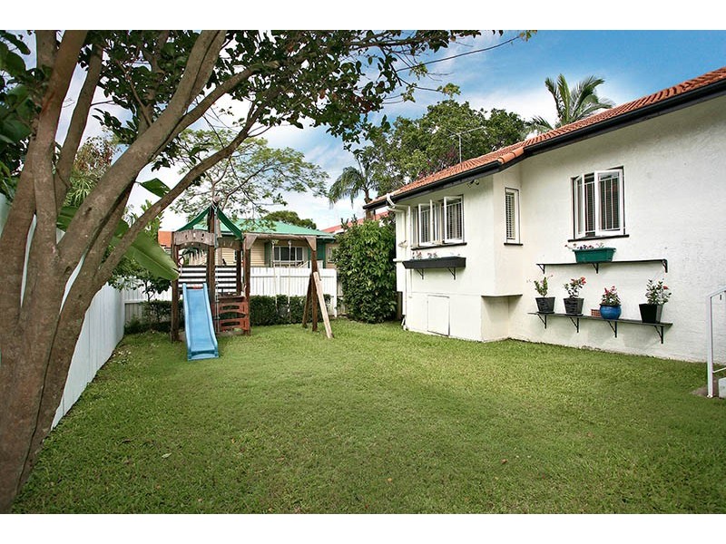 5 Charlton Street, Hamilton QLD 4007