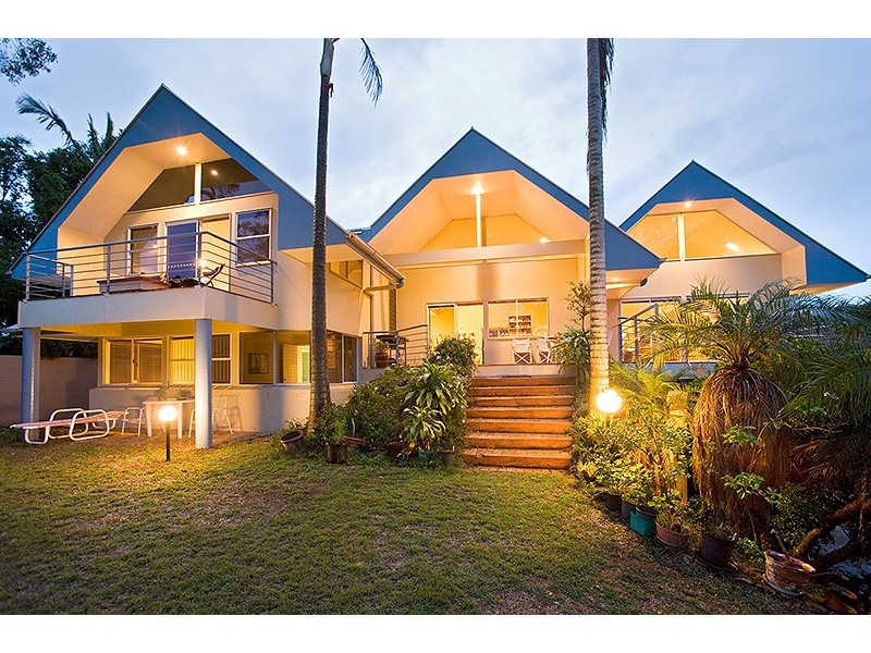 8 Satinwood Court, Bardon QLD 4065