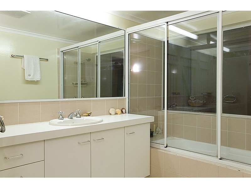 8 Satinwood Court, Bardon QLD 4065