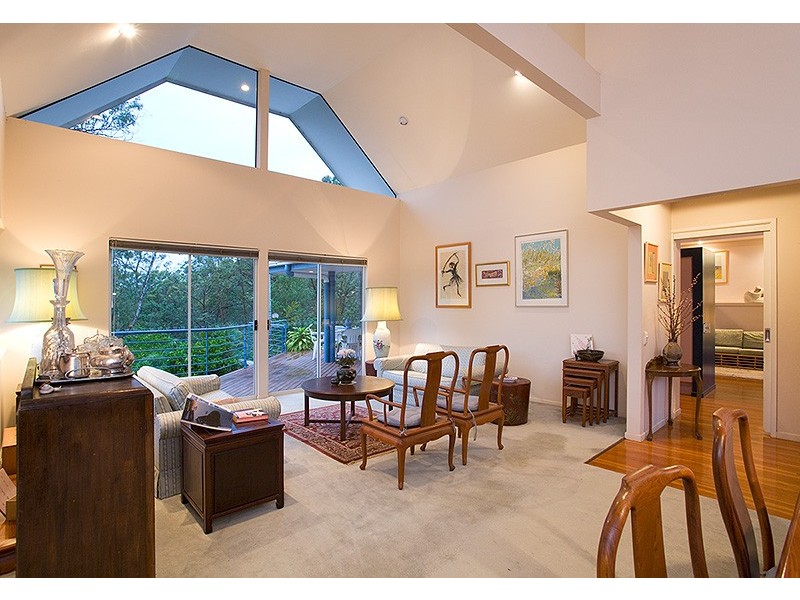 8 Satinwood Court, Bardon QLD 4065