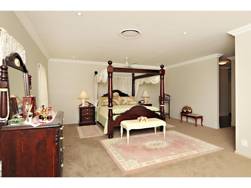 127 Corvus Drive, Cashmere QLD 4500