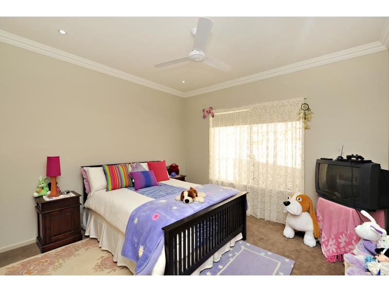 127 Corvus Drive, Cashmere QLD 4500