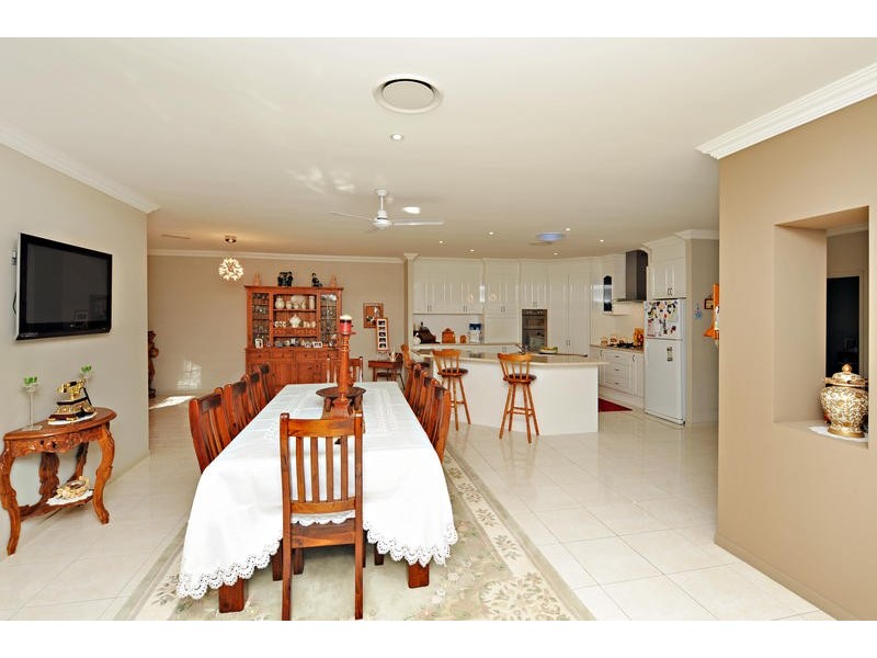 127 Corvus Drive, Cashmere QLD 4500